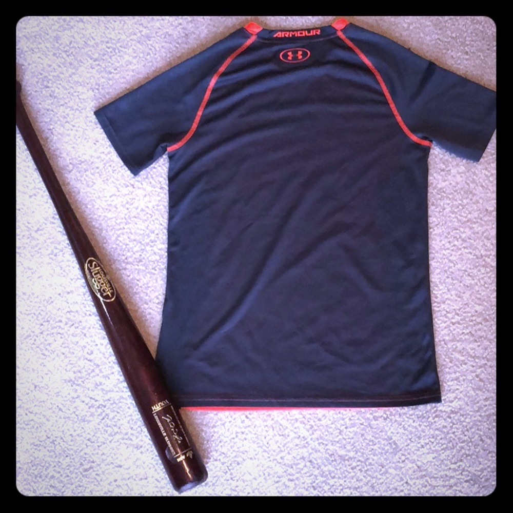 *Price drop! Under Armour bundle fitted shirts - Picture 3 of 7